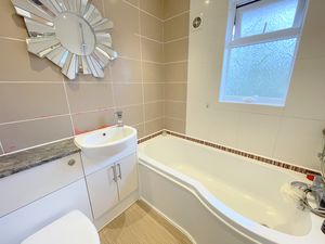 Campernell Close- click for photo gallery